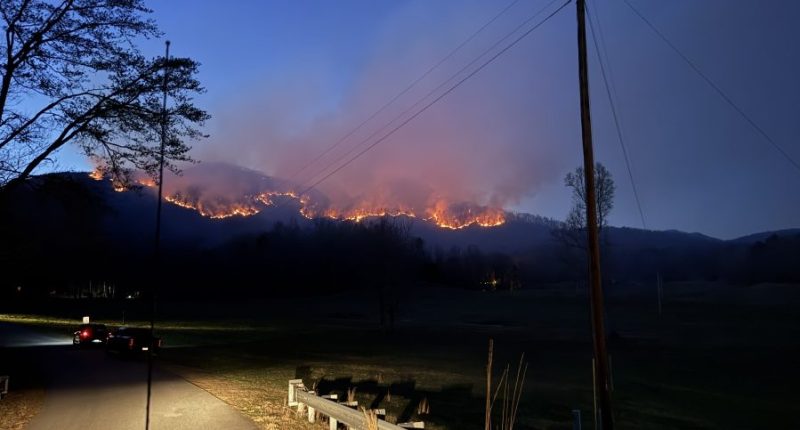 Rain offers little help in fighting Table Rock fire