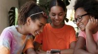 SIGNS THAT YOUR TEEN HAS A 'POPCORN BRAIN'
