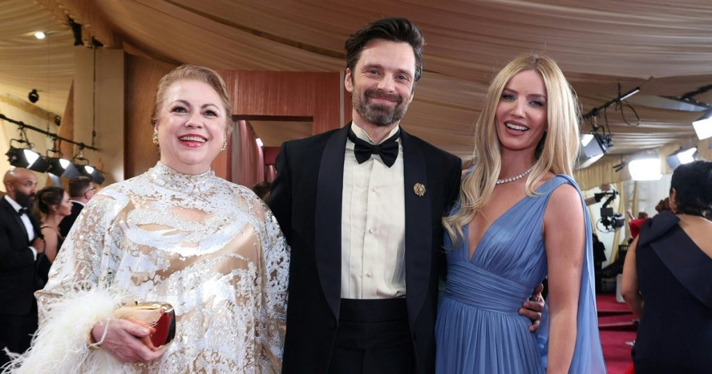 Sebastian Stan and Annabelle Wallis Pose With His Mom at 2025 Oscars