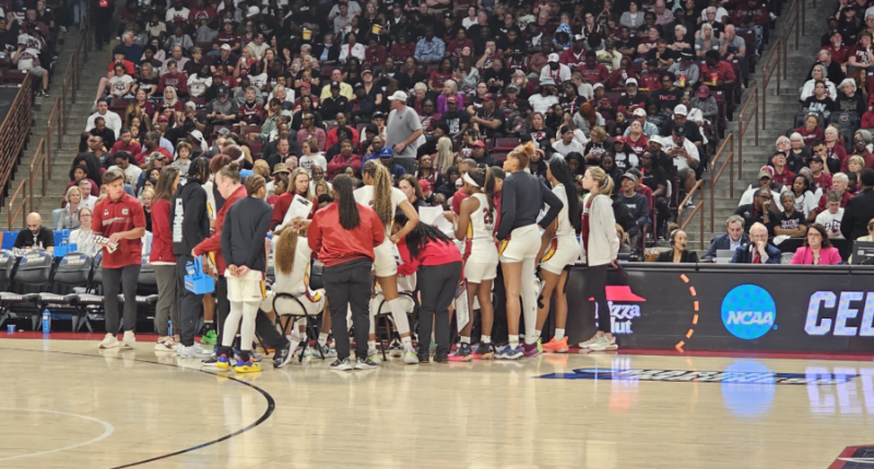 South Carolina overcomes slow start to advance to 11th straight Sweet 16