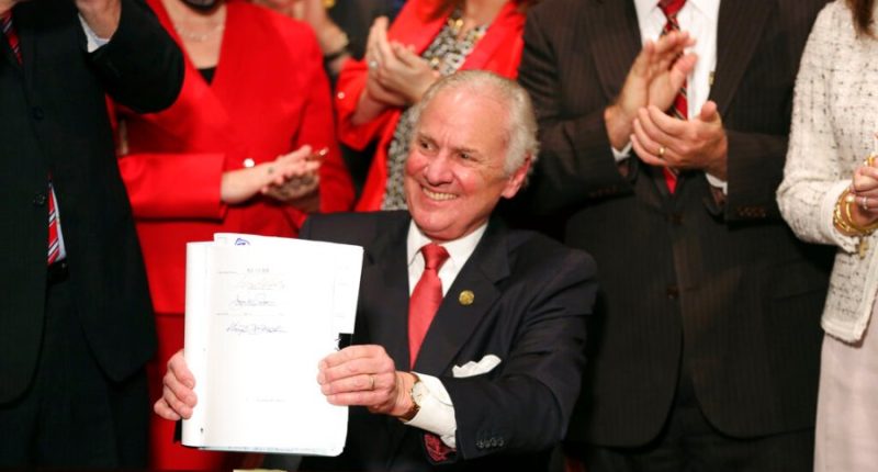 Supreme Court to hear case banning Medicaid for Planned Parenthood