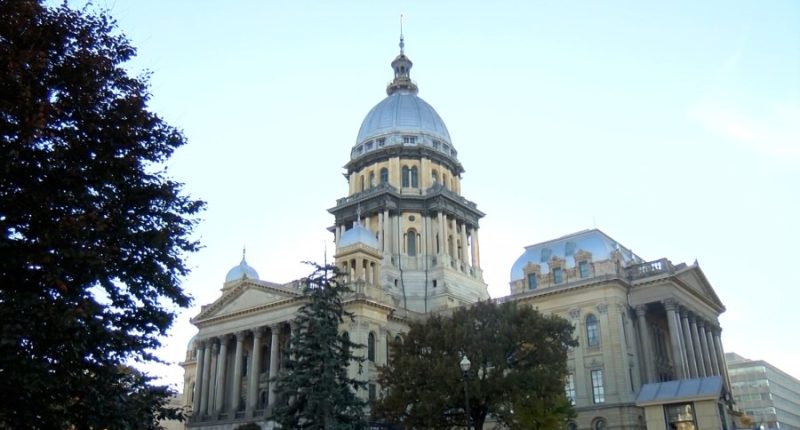Surgery staff push for certification requirement with Illinois bill