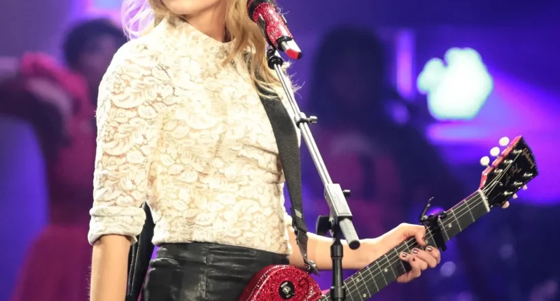 Taylor Swift Loves 1 Classic Rock Song That Explains Her Songwriting