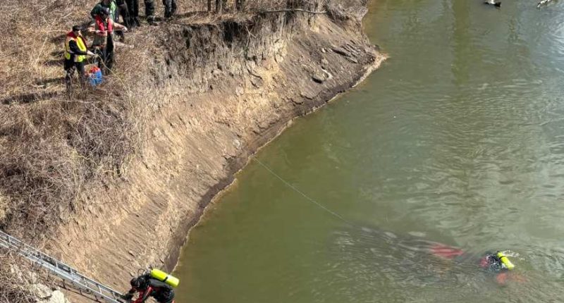 UPDATE: State Police, local fire departments recover vehicle from Sangamon River