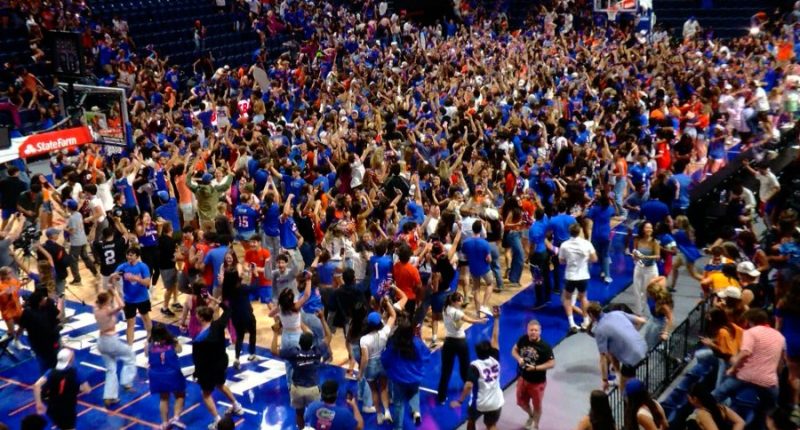'We did it again': Florida fans celebrate nail-biter national championship win