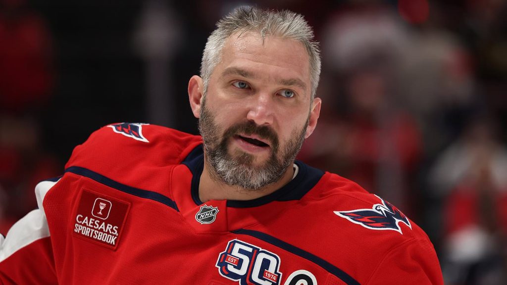 Alex Ovechkin ties Wayne Gretzky's all-time NHL goal scoring record