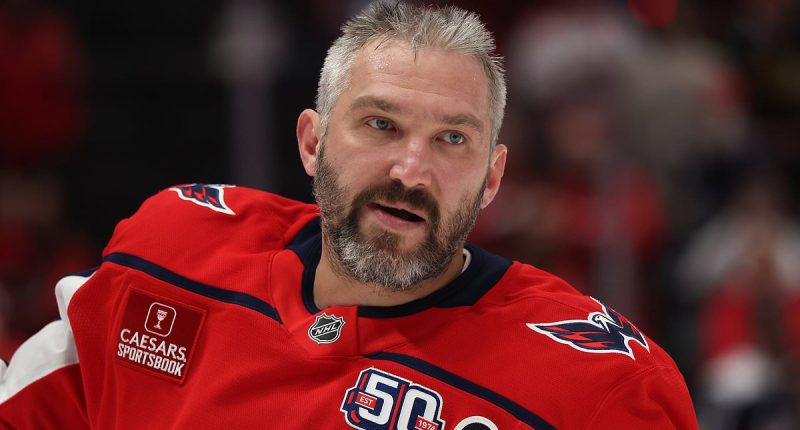 Alex Ovechkin ties Wayne Gretzky's all-time NHL goal scoring record