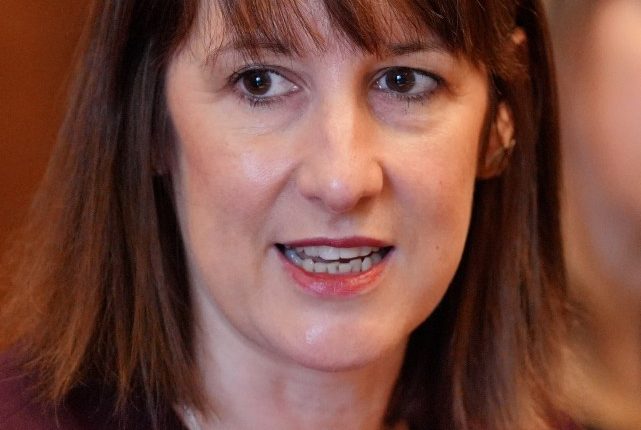 Headshot of Rachel Reeves.