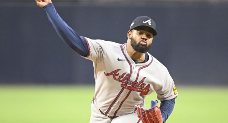 Braves' Reynaldo López to undergo shoulder surgery