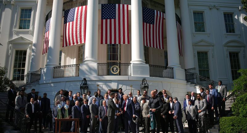 Fans spot massive divide in the Eagles over White House visit