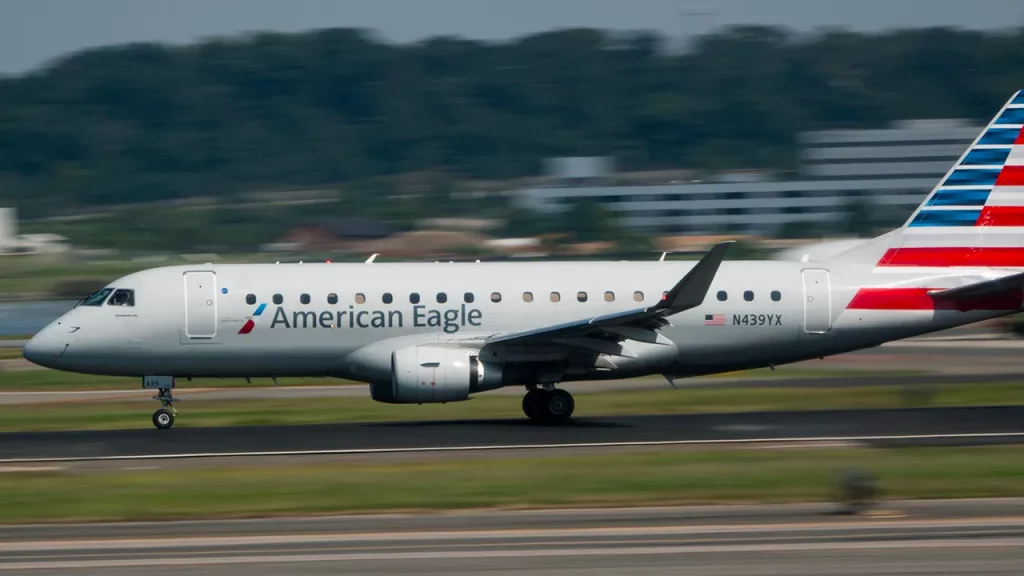 Flight crew delayed asking for medical help for man in crisis who later died, lawsuit alleges