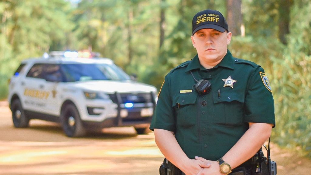 Florida deputy killed in shootout outside Dollar General store