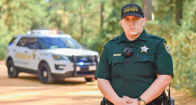 Florida deputy killed in shootout outside Dollar General store