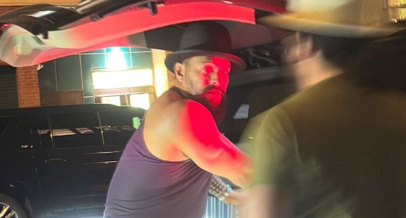 'Growling' Hollywood action hero looks unrecognizable in NYC
