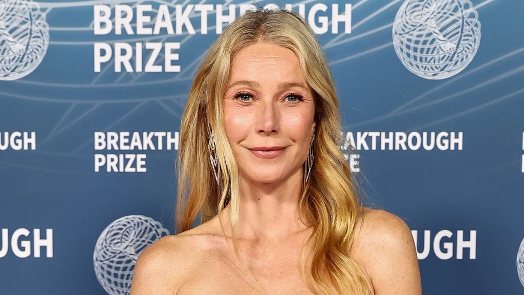 Gwyneth Paltrow cozies up to Trump donor at star-studded gala