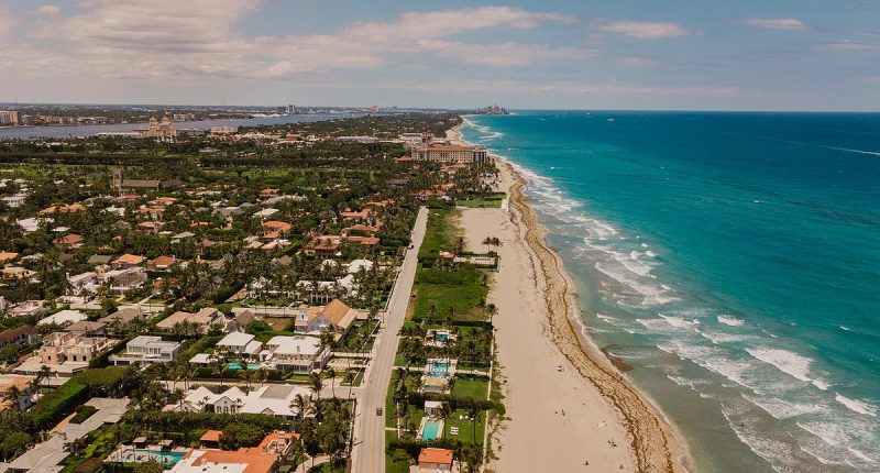 How Trump's Palm Beach neighbors are now richer than ever