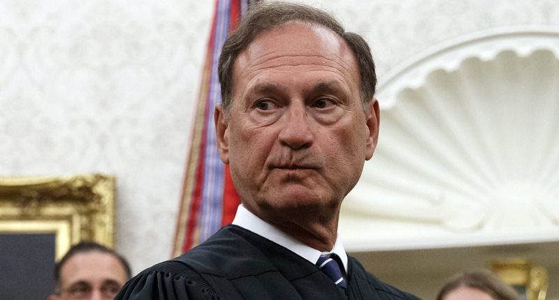 Justice turns against SCOTUS move to halt Trump's deportations