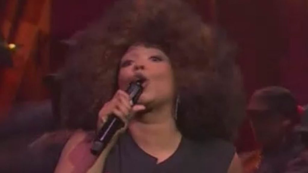 Lizzo takes jab at Trump during SNL performance as fans react