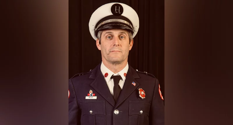 Man charged with murder after blaze he allegedly set kills Chicago fire captain
