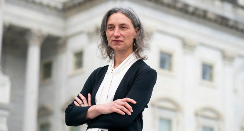 Oregon Democrat to travel to El Salvador to demand Abrego Garcia's release