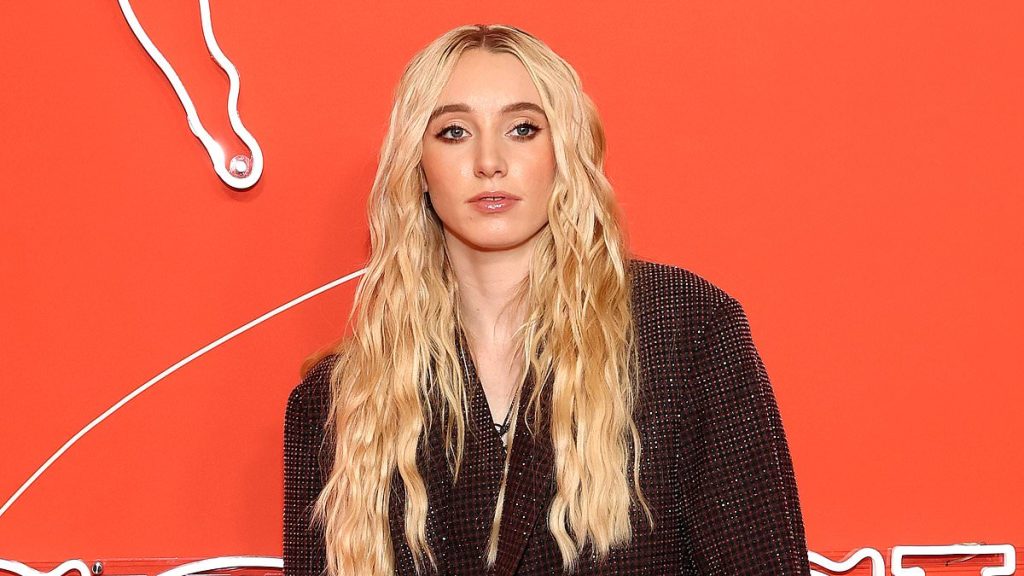 Paige Bueckers gets 'orange' carpet treatment at WNBA Draft