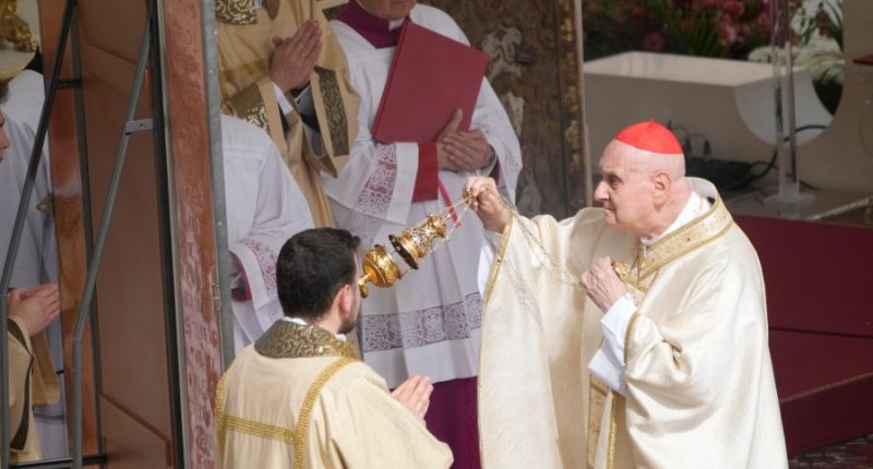 Pope Francis emerges from convalescence on Easter, delights crowd with popemobile tour