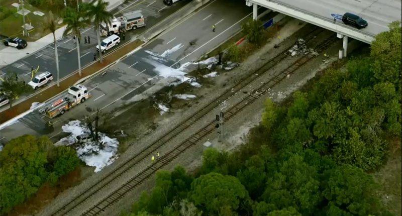 Small plane crashes in Florida