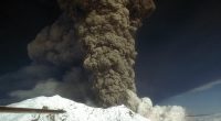Stockpiling frenzy sweeps US state as city braces for volcano eruption