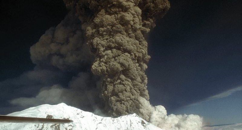 Stockpiling frenzy sweeps US state as city braces for volcano eruption