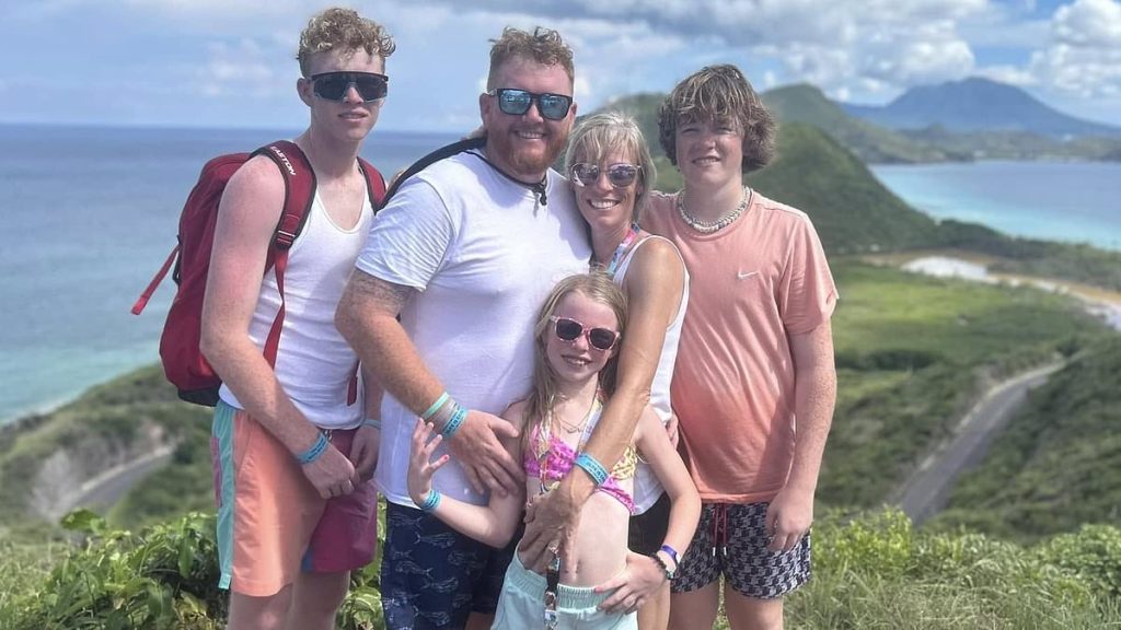 Stranger broke into kids' bedroom, then their dad came running