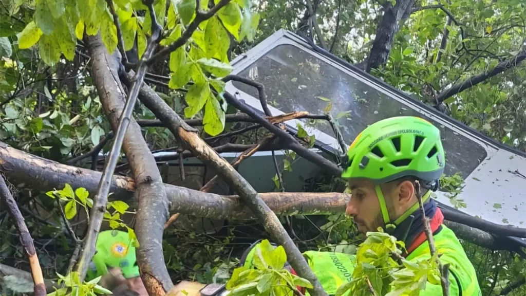 Three tourists among 4 killed after Italian cable car crashes to the ground near Naples