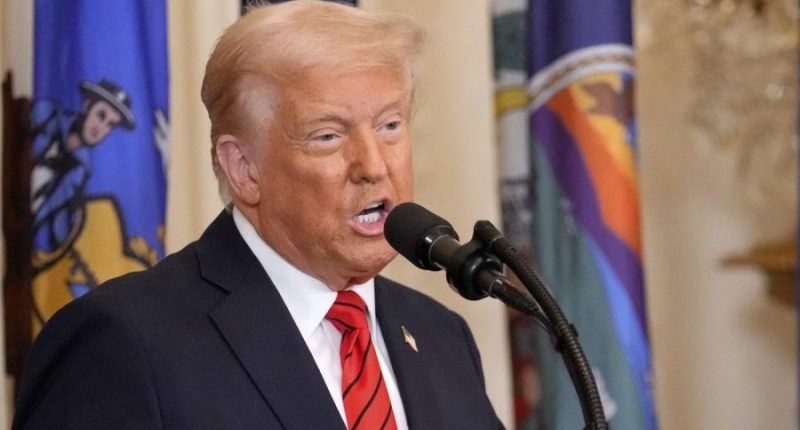 Trump tells conservative budget holdouts to 'stop grandstanding'