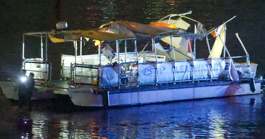1 dead, multiple injured after boat hits ferry in Florida