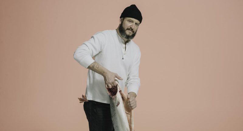 ADRIAN THRILLS reviews Sable, Fable: Bon Iver is back