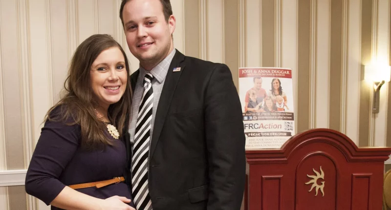 Anna Duggar and 7 Kids Look Happy in New Family Photo Without Josh Duggar