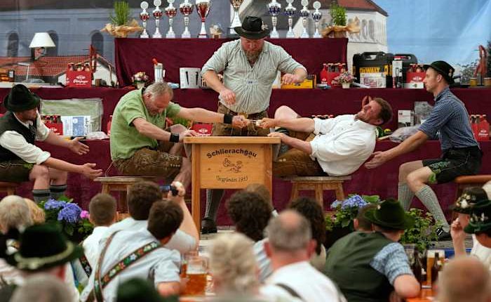 Bloody fingers are just part of the game in this traditional German sport