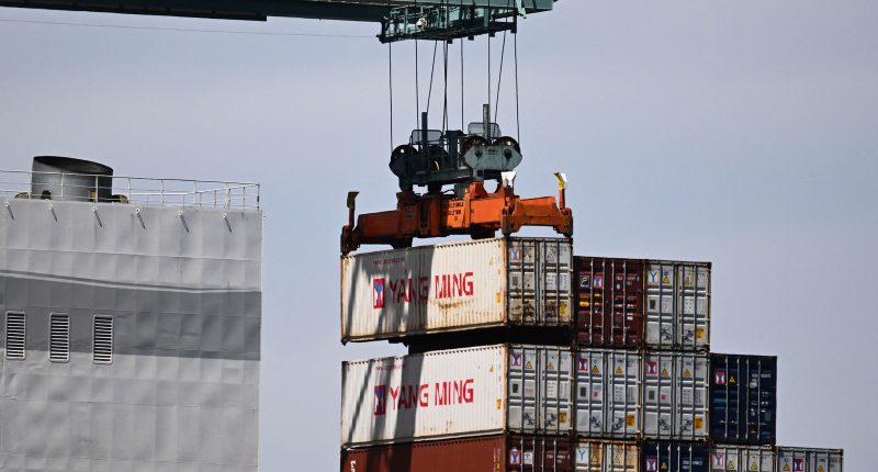 China announces countermeasures by raising tariffs on US goods from 84% to 125% on Saturday