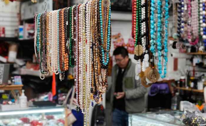 China lowers minimum amount for tax refunds for tourists to boost spending