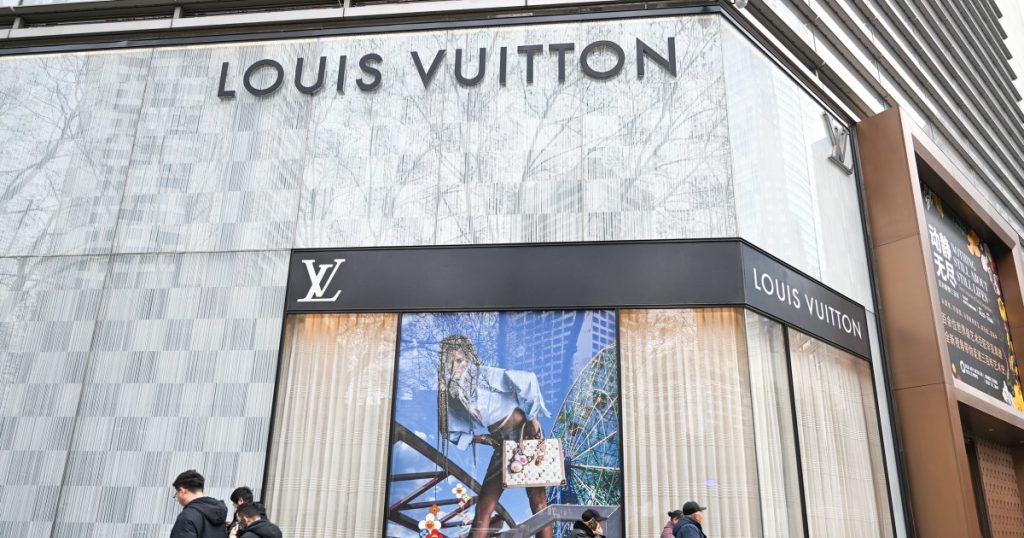 China vows to ‘fight to the end’ if Trump raises tariffs to 104%