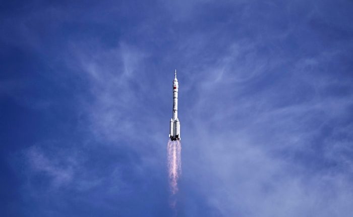Chinese astronauts' return to earth delayed owing to weather