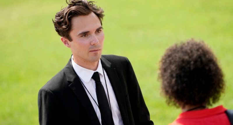 DNC chair: Party members should stay neutral amid Hogg primary efforts