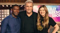 David Oyelowo tells Kelly Clarkson that his late mother hated when he kissed his co-stars on-screen: “You are having an affair! In front of everybody!”