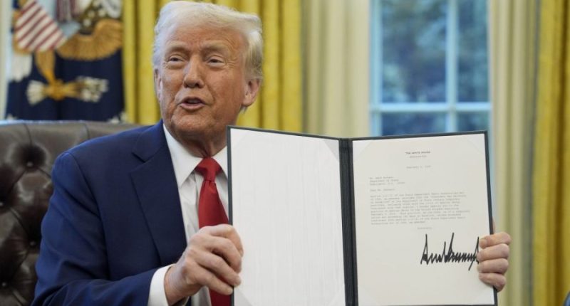 Divided Supreme Court sides with Trump to block teacher grants
