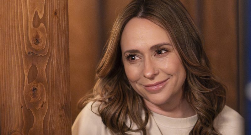 Does Maddie Die In 9-1-1? Jennifer Love Hewitt's Future On The Show Explained