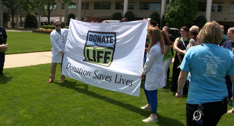 Donate Life raises flag to honor donors and recipients