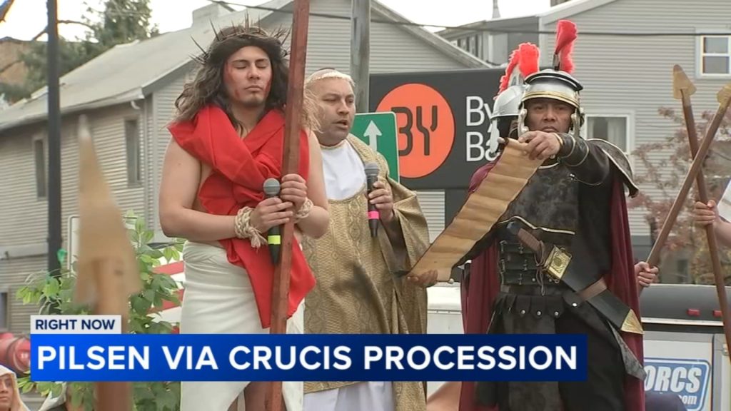 Good Friday 2025: Hundreds gather for Via Crucis in Chicago's Pilsen neighborhood