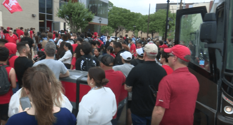 Houston Cougar fans rally as team heads to Final Four