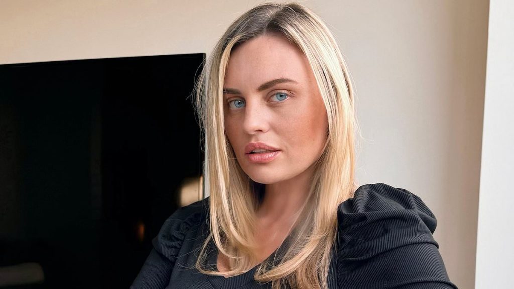 I was bullied and called a s*** in the school mums' WhatsApp group - now I think they should be banned for good