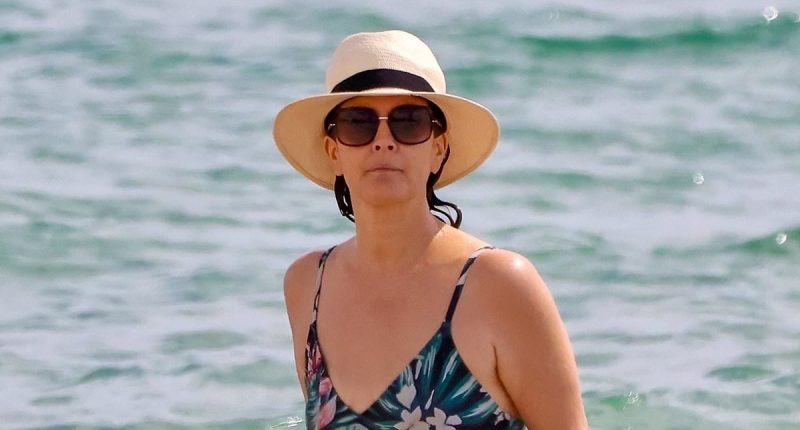 Iconic TV host, 50, shows off her swimsuit body on Miami beach