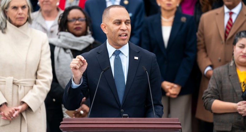 Jeffries: Court should hold Trump officials in contempt over wrongly deported Maryland man